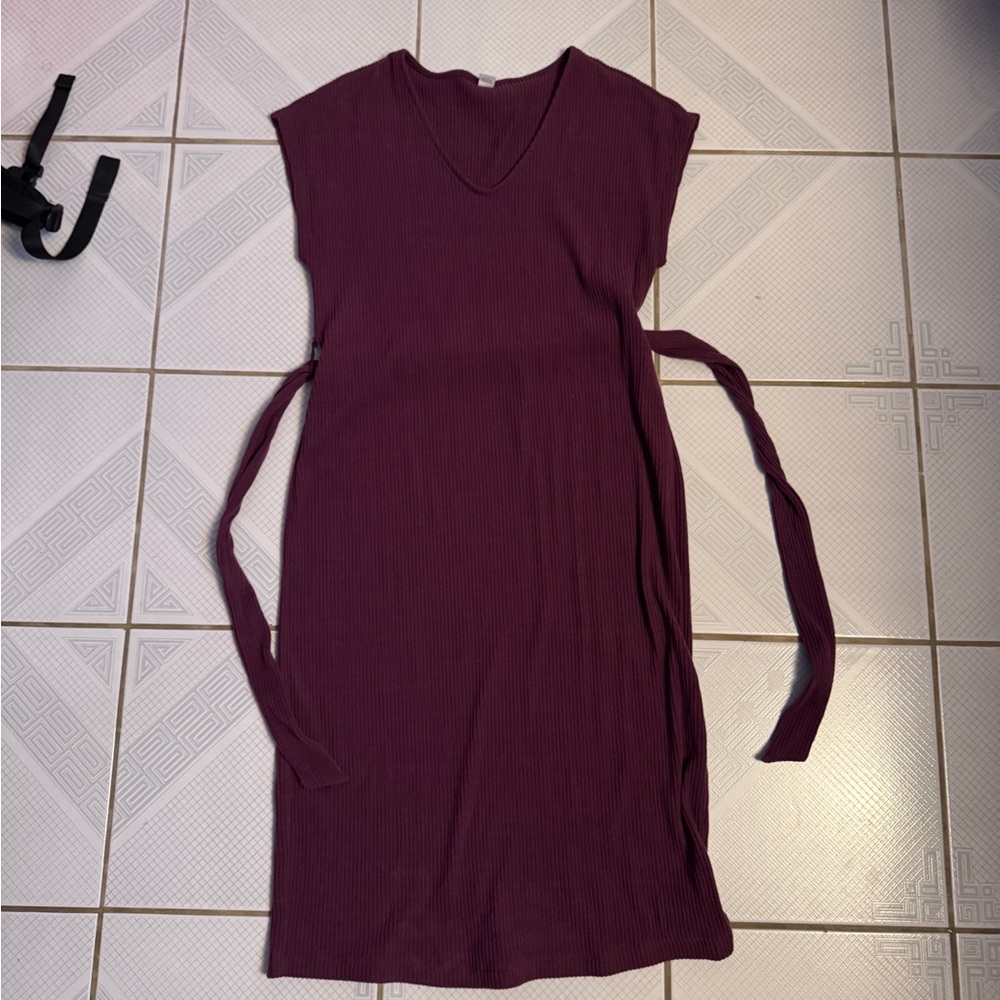 Old Navy Red Sheath Midi Dress V-Neck Sleeveless in BURGUNDY